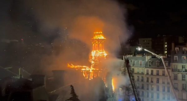 Μεγάλη φωτιά σε δημαρχείο του Παρισιού