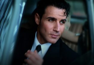 Πέτρος Ιακωβίδης – «Με Συγχωρείτε»: Το viral τραγούδι με το ιδιαίτερο video στη Θεσσαλονίκη