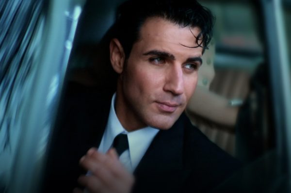 Πέτρος Ιακωβίδης – «Με Συγχωρείτε»: Το viral τραγούδι με το ιδιαίτερο video στη Θεσσαλονίκη