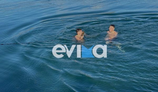 Θεοφάνεια στην Εύβοια: 12χρονος μαθητής έπιασε τον Σταυρό