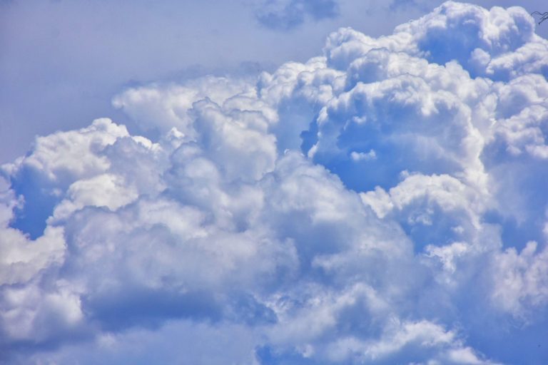 Καιρός: Νεφώσεις και νέα άνοδος της θερμοκρασίας – Πού θα βρέξει