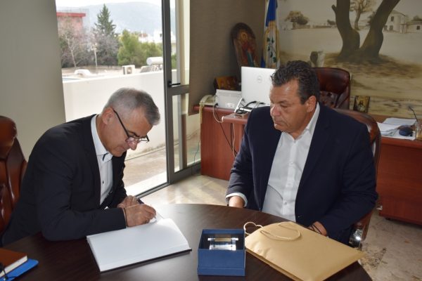 Ομογενής βουλευτής στο Δημαρχείο Φυλής