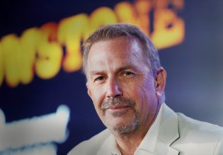 «Αυτός είμαι εγώ»: Ο Κέβιν Κόστνερ γιορτάζει τα 70α γενέθλιά του με μια φωτογραφία από όταν ήταν παιδί