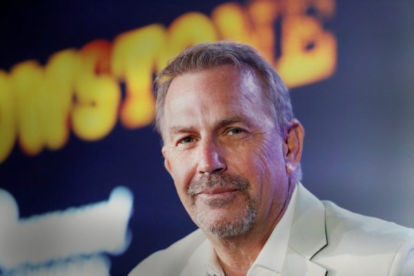 «Αυτός είμαι εγώ»: Ο Κέβιν Κόστνερ γιορτάζει τα 70α γενέθλιά του με μια φωτογραφία από όταν ήταν παιδί