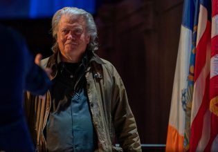 ΗΠΑ: Ο Στιβ Μπάνον ζητά ο Έλον Μασκ να πάει πίσω στην χώρα του!