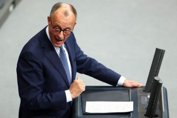 Γερμανία: To ριψοκίνδυνο στοίχημα του Φρίντριχ Μερτς με το AfD για το μεταναστευτικό