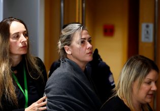 Υπόθεση Πελικό: «Αξίζει να πεθάνει στη φυλακή» – Συγκλονίζει σε συνέντευξή της η κόρη του