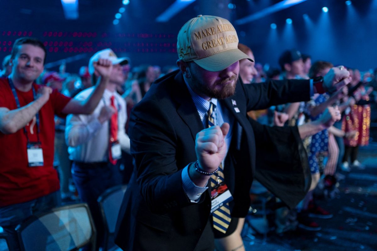 Από τη μη ανάμειξη στην πλήρη και υπερήφανη: Οι «κωλοτούμπες» των Village People και ο Ντόναλντ Τραμπ