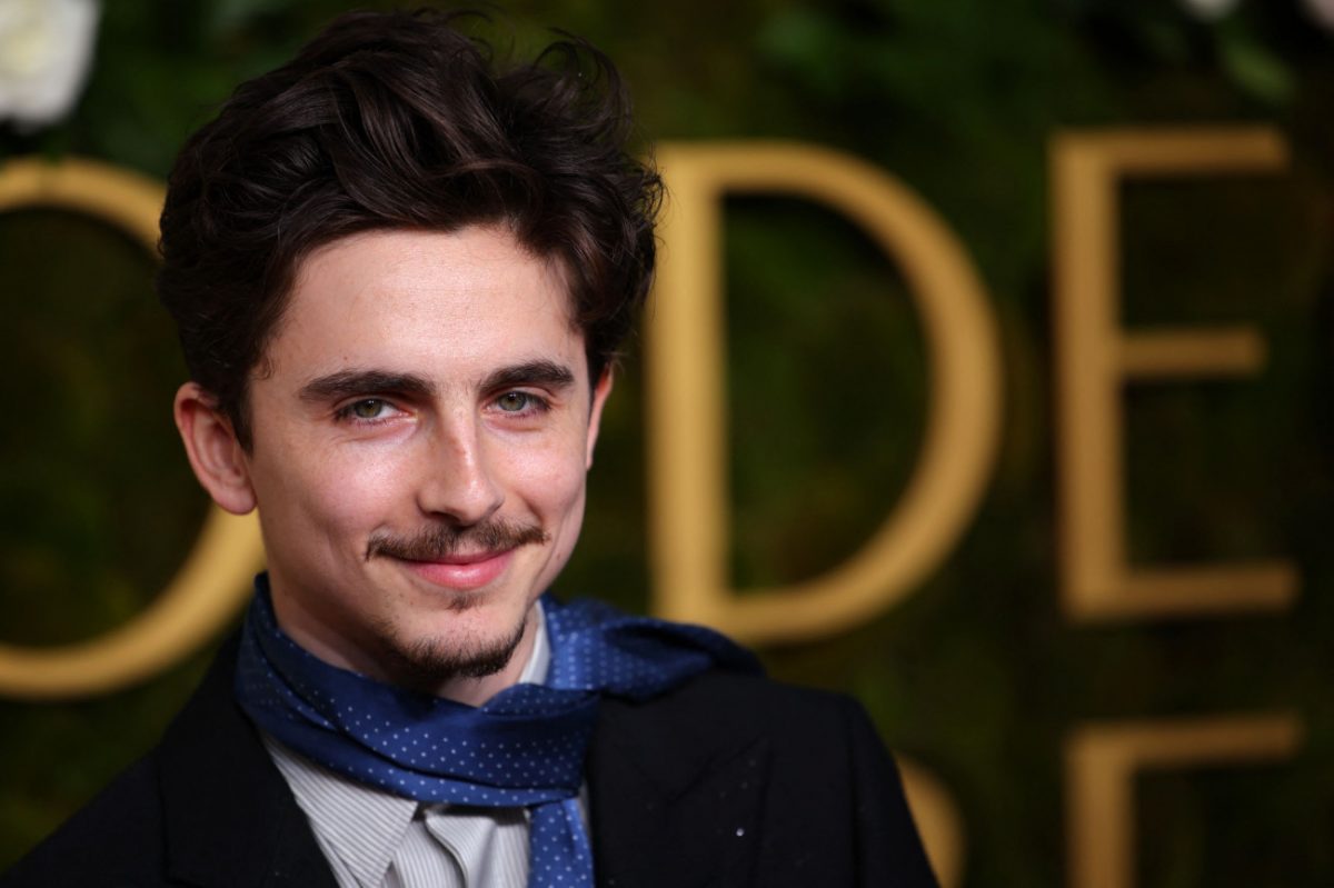 Φασαίος δεν γίνεσαι, γεννιέσαι: Ο Τιμοτέ Σαλαμέ πήγε με ποδήλατο στην πρεμιέρα του και έφαγε κλήση