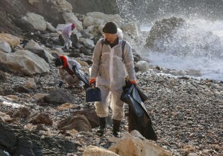 Ρωσία: Η πετρελαιοκηλίδα στη Μαύρη Θάλασσα διευρύνεται, λένε οι ρωσικές αρχές