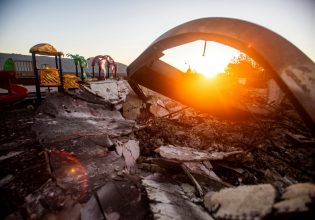 Λος Άντζελες: Η εντολή εκκένωσης ήρθε ενώ καίγονταν τα σπίτια και οι δρόμοι είχαν μπλοκάρει