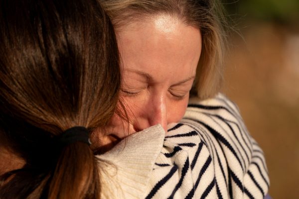 Η επιστροφή στη θλίψη: Κάτοικοι του Λος Άντζελες αντιμέτωποι με την καταστροφή που άφησαν οι φωτιές