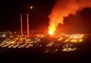 ΗΠΑ: Συγκλονιστικές εικόνες από τη φωτιά στο μεγαλύτερο εργοστάσιο μπαταριών του κόσμου