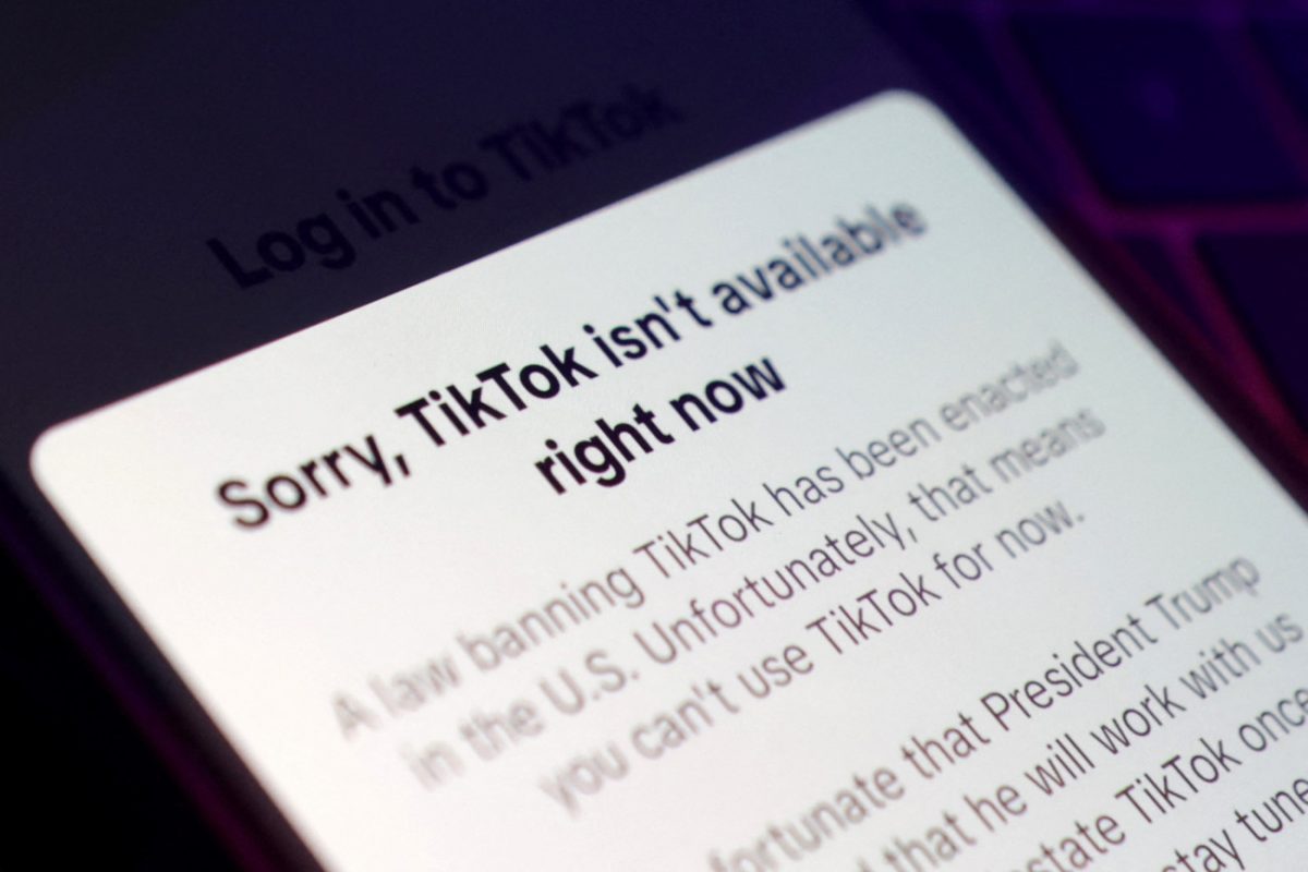 Το περασμένο Σαββατοκύριακο οι χρήστες του TikTok στις ΗΠΑ έβλεπαν μήνυμα που ανακοίνωνε ότι η εφαρμογή δεν ήταν διαθέσιμη (Reuters)