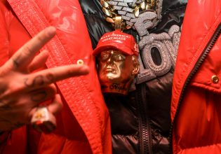 Πριν από οκτώ χρόνια οι σταρ απέφυγαν την ορκωμοσία του Ντόναλντ Τραμπ- Τι άλλαξε;