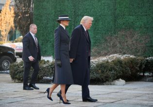 Μελάνια Τραμπ: Το σύνολο που επέλεξε για την ορκωμοσία – Τι υποδηλώνουν οι στυλιστικές της επιλογές