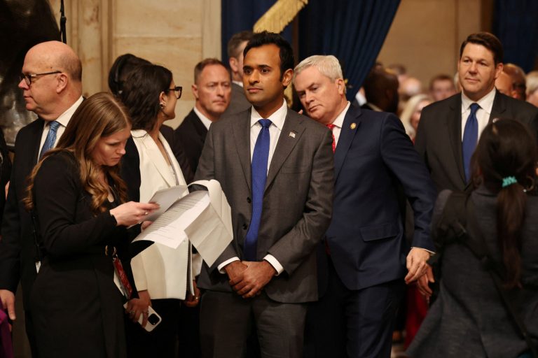 Έλον Μασκ: Μόνος στο Τμήμα Κυβερνητικής Αποδοτικότητας με συνταγή Μιλέι – Παραίτηση Ραμασουάμι