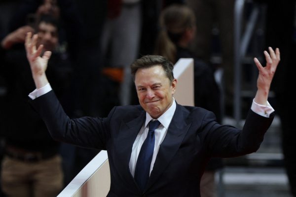 Τεχνητή Νοημοσύνη: Ο Μασκ «αδειάζει» το σχέδιο του Ντόναλντ Τραμπ για τη χρηματοδότησή της