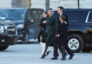 Το ντύσιμο της Ιβάνκας Τραμπ στην ορκωμοσία κουβαλάει μια «σκοτεινή» ιστορία