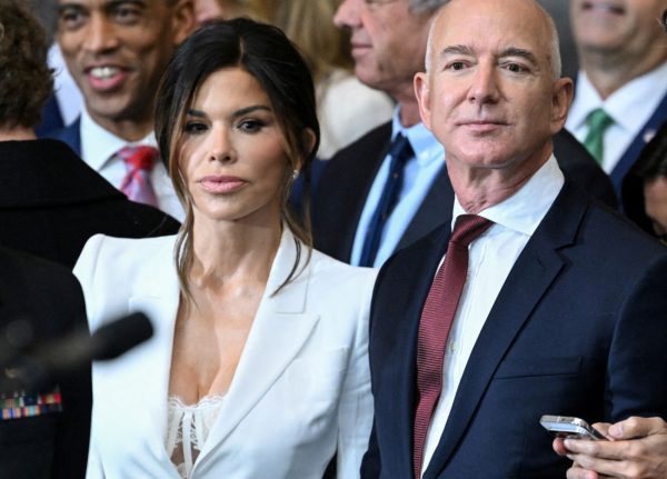 Τα πυρά και τα likes: Η Λόρεν Σάντσεζ περνάει στην αντεπίθεση για την αμφιλεγόμενη εμφάνισή της στην ορκωμοσία Τραμπ