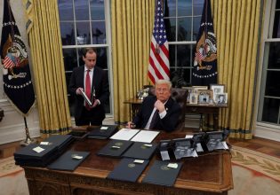 Ντόναλντ Τραμπ: Οι αλλαγές στο Οβάλ Γραφείο – Άλλαξαν πίνακες, χαλιά και επέστρεψε το diet coke