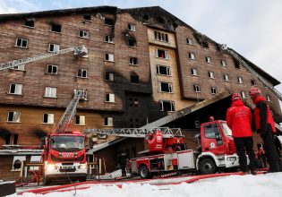 Τουρκία: Πλάνα από drone αποκαλύπτουν την καταστροφή της φονικής πυρκαγιάς στο χιονοδρομικό κέντρο