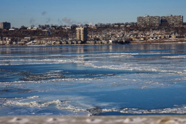 Νέα Υόρκη: Εντυπωσιακές εικόνες από τον παγωμένο ποταμό Χάντσον