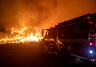 Λος Άντζελες: «Οδηγώντας στην κόλαση» – Πάνω από 30.000 φεύγουν από τα σπίτια τους λόγω της φωτιάς Χιουζ