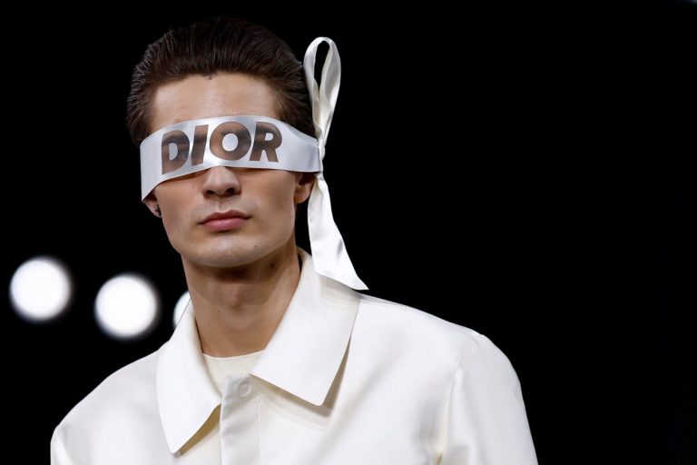 Κιμ Τζόουνς: Από τον Dior, Ιππότης του Τάγματος της Λεγεώνας της Τιμής της Γαλλίας