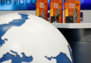 Ρωσία: «Αναγκαστήκαμε να εισβάλουμε στην Ουκρανία» – Τα νέα σχολικά βιβλία λένε τη μία πλευρά της ιστορίας