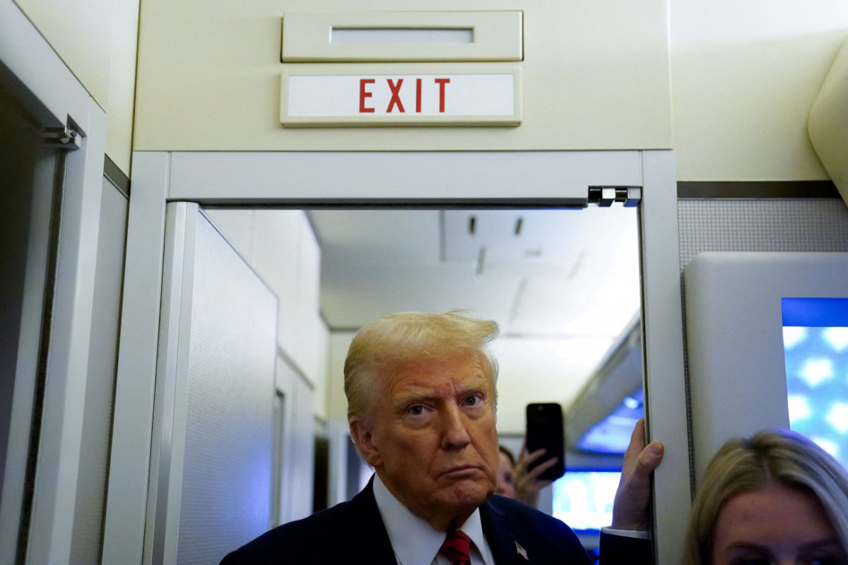 Πούλιτζερ: Ζητούν αναστολή της αγωγής δυσφήμησης του Τραμπ μέχρι το τέλος της θητείας του ως πρόεδρος των ΗΠΑ