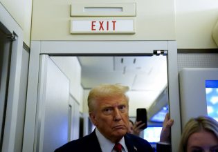 Πούλιτζερ: Ζητούν αναστολή της αγωγής δυσφήμησης του Τραμπ μέχρι το τέλος της θητείας του ως πρόεδρος των ΗΠΑ