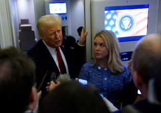 Τραμπ: Διατάσσει το «πάγωμα» όλων των ομοσπονδιακών επιχορηγήσεων και δανείων