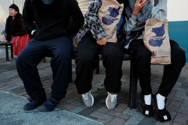 Τραμπ: Εξηγήσεις από τον πρέσβη των ΗΠΑ ζητά η Βραζιλία – «Απελαύνουν τους μετανάστες σιδηροδέσμιους»