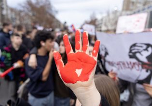 Σερβία: Υπαινιγμός για πρόωρες εκλογές από τον Βούτσιτς – Ανυποχώρητο το κίνημα ζητά την παραίτηση του