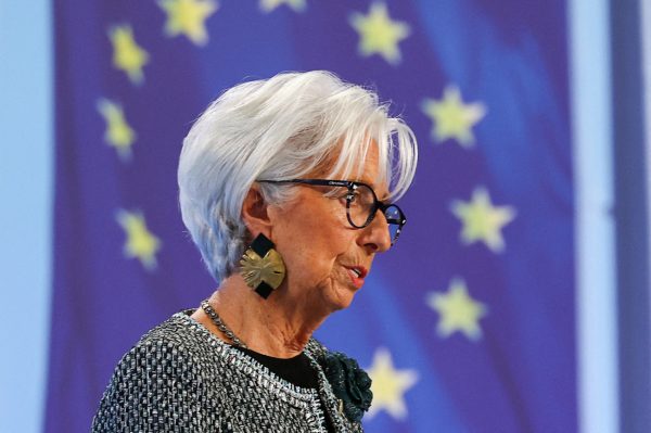 Λαγκάρντ: Αποστολή μας να πέσει ο πληθωρισμός στο 2% – Καμία δέσμευση για τα επιτόκια
