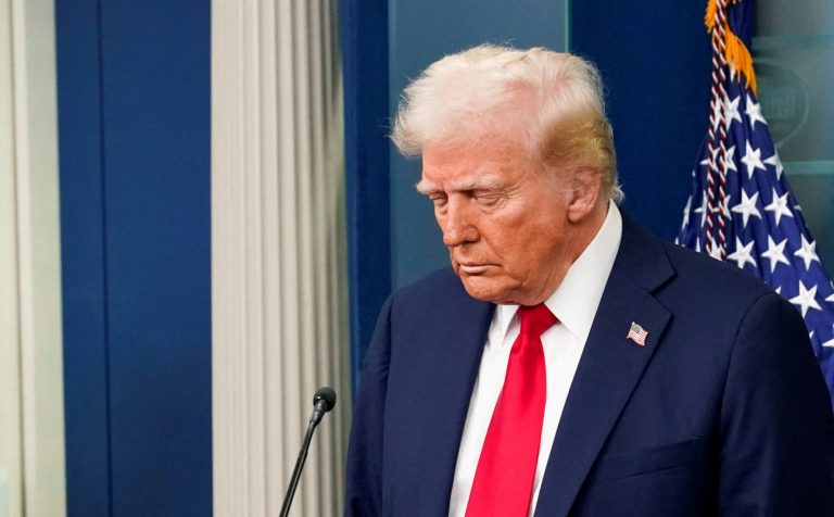 Τραμπ: Διόρισε τον εκτελών χρέη διοικητή της ΥΠΑ μετά τη θανατηφόρα σύγκρουση