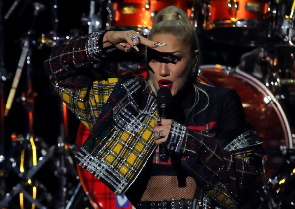 Από την Μπίλι Άιλις μέχρι τον Slash: Δύο συναυλίες καλούν σε διεθνή αρωγή για τις φωτιές του Λος Άντζελες