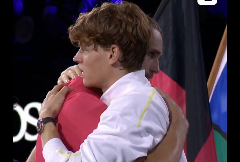Ο Σίνερ παρηγόρησε τον Ζβέρεφ με μια αγκαλιά (vid)