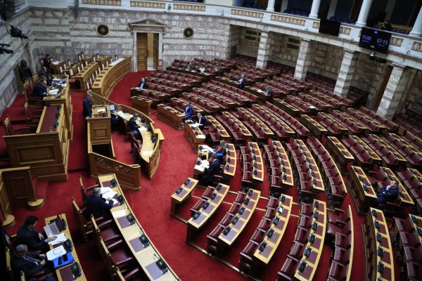 Την Τετάρτη εισάγεται στην Ολομέλεια της Βουλής το νομοσχέδιο με ρυθμίσεις και για την ενδοοικογενειακή βία