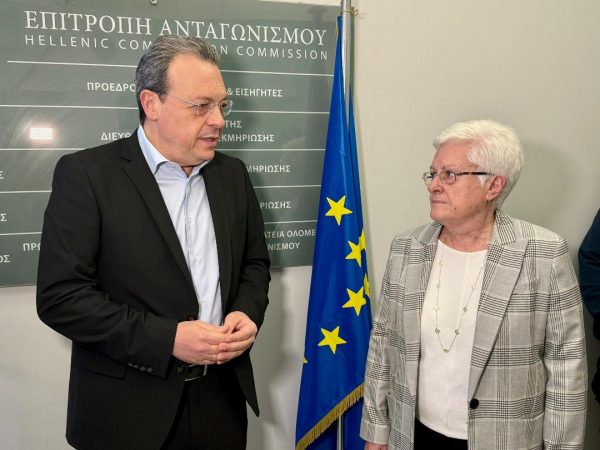 Φάμελλος: Σοβαρές οι κυβερνητικές ευθύνες για την ακρίβεια και τις αθέμιτες πρακτικές στον τραπεζικό τομέα