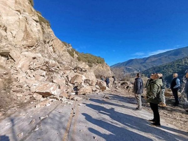Κοζάνη: Κατολίσθηση στο δρόμο προς Πολύφυτο