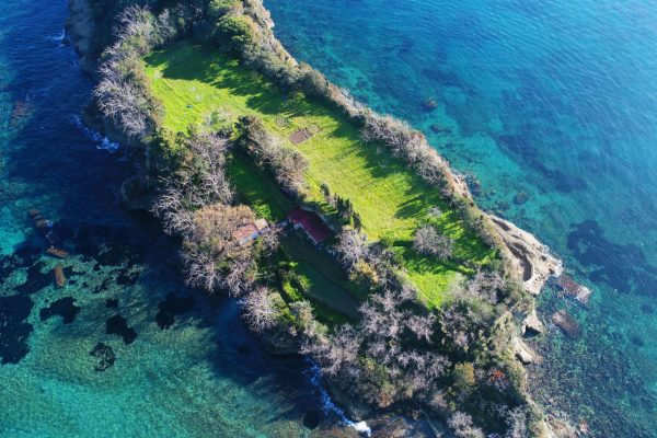 Ιταλία: Δήμαρχος παλεύει να σώσει ναπολιτάνικο νησάκι από τα χέρια κερδοσκόπου