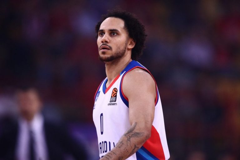 Κανονικά στην αποστολή της Εφές για Ολυμπιακό οι Λάρκιν και Πουαριέ