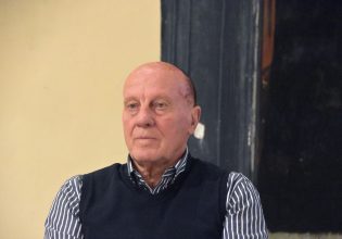 Μίμης Δομάζος: «Είχε πνευμονικό οίδημα και υγρό στους πνεύμονες» αποκαλύπτει ο γιατρός που του έδωσε τις πρώτες βοήθειες