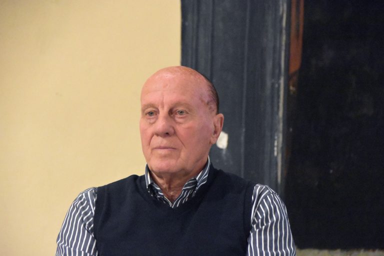 Μίμης Δομάζος: «Είχε πνευμονικό οίδημα και υγρό στους πνεύμονες» αποκαλύπτει ο γιατρός που του έδωσε τις πρώτες βοήθειες