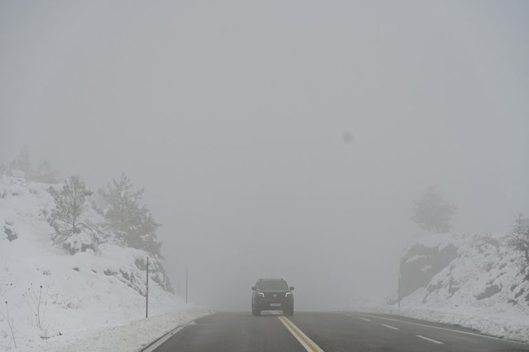Αγριεύει η κακοκαιρία: Καταιγίδες και χιόνια έως τα βόρεια πεδινά – Η πρόγνωση για την Αττική