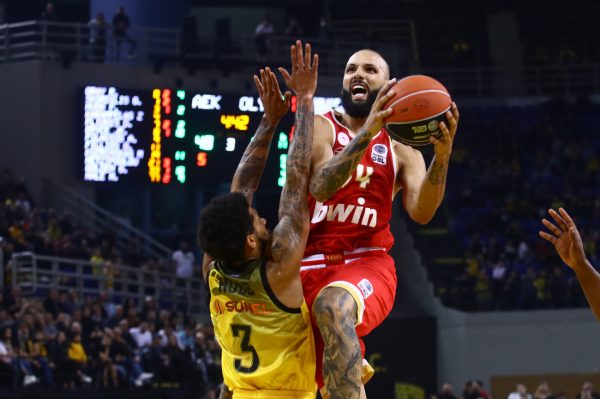 LIVE: Ολυμπιακός – ΑΕΚ