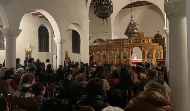 Αρχιεπίσκοπος Αναστάσιος: Αγρυπνία στα Τίρανα – Πιστοί προσεύχονται για την υγεία του