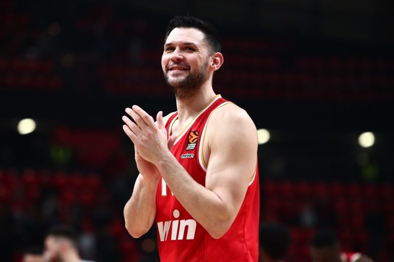 Ολυμπιακός: Βραβεύει τον Κώστα Παπανικολάου